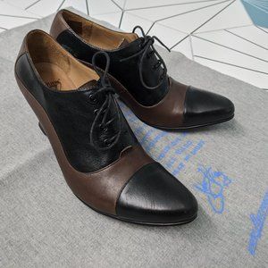 John Fluevog Wonders K2 Two-Toned Oxford Heel